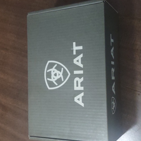 Ariat - Picture 1 of 4